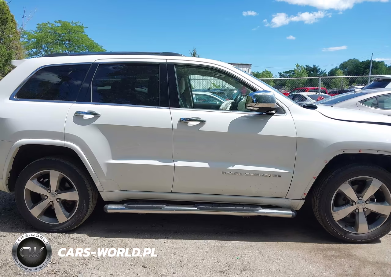 2015 Jeep Grand Cherokee Overland VIN:1C4RJFCG6FC611304 - 14