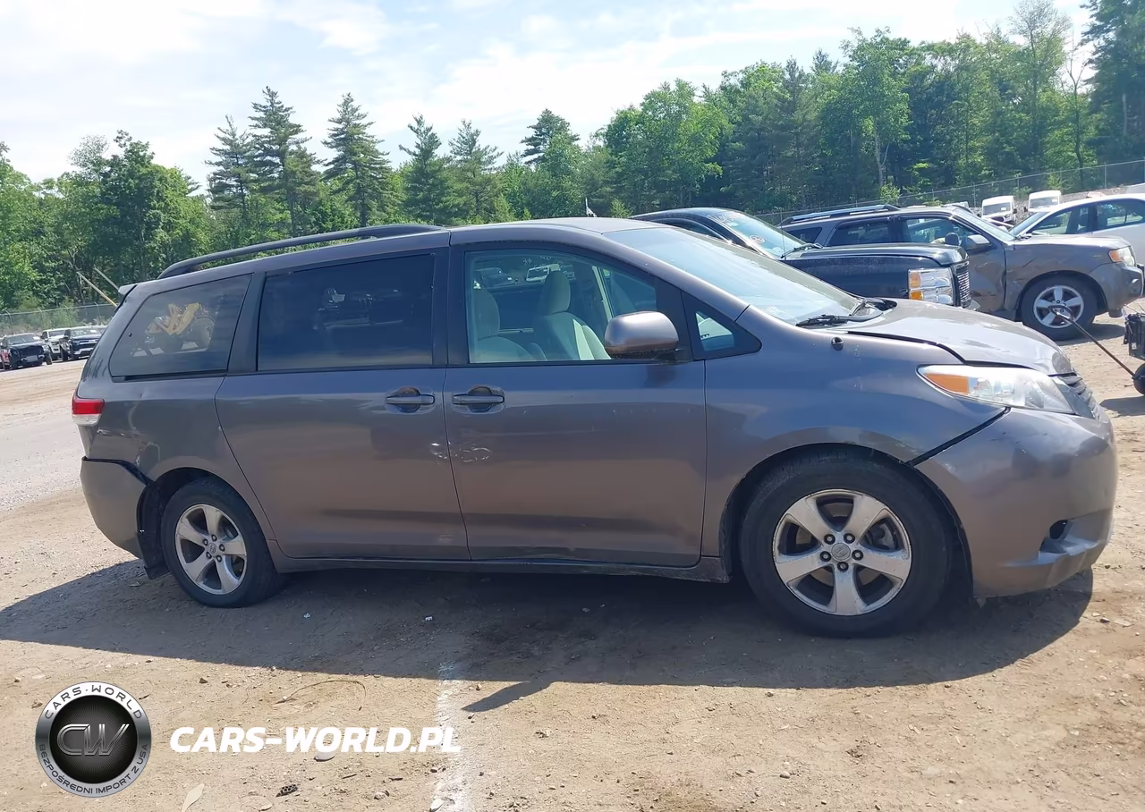 2012 Toyota Sienna Le V6 8 Passenger VIN:5TDKK3DC1CS272843 - 13