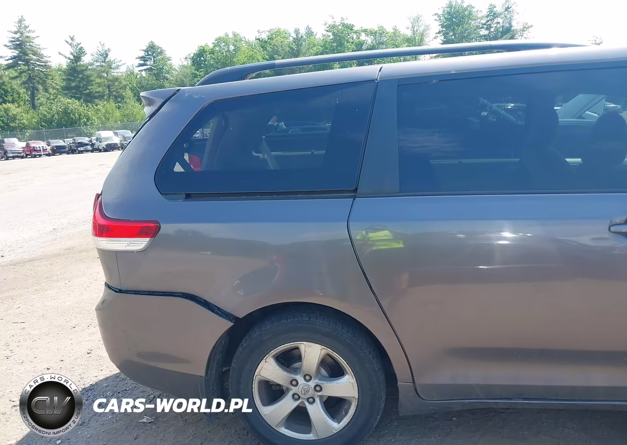 2012 Toyota Sienna Le V6 8 Passenger VIN:5TDKK3DC1CS272843 - 18