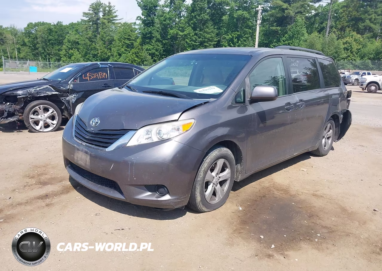 2012 Toyota Sienna Le V6 8 Passenger VIN:5TDKK3DC1CS272843 - 2