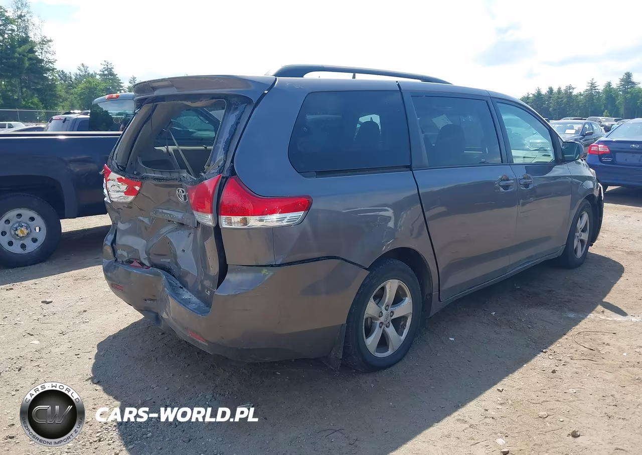 2012 Toyota Sienna Le V6 8 Passenger VIN:5TDKK3DC1CS272843 - 4
