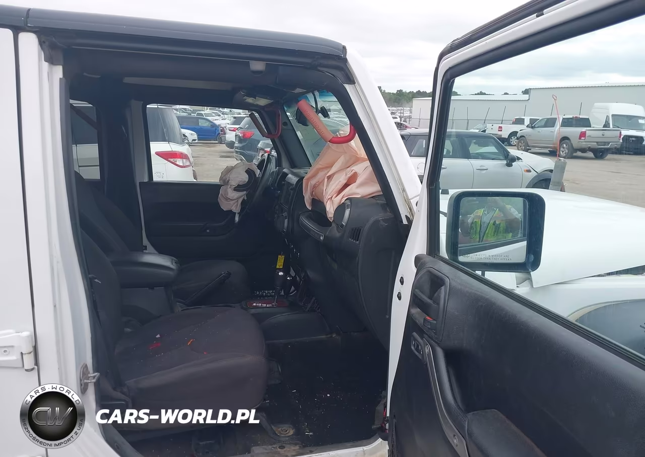 2015 Jeep Wrangler Unlimited Sport VIN:1C4BJWDG6FL536667 - 5