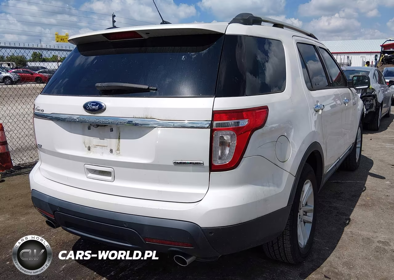 2015 Ford Explorer Xlt VIN:1FM5K7D89FGB15992 - 4