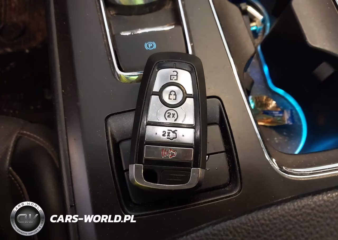 2018 Ford Fusion Energi Titanium VIN:3FA6P0SU0JR259911 - 11
