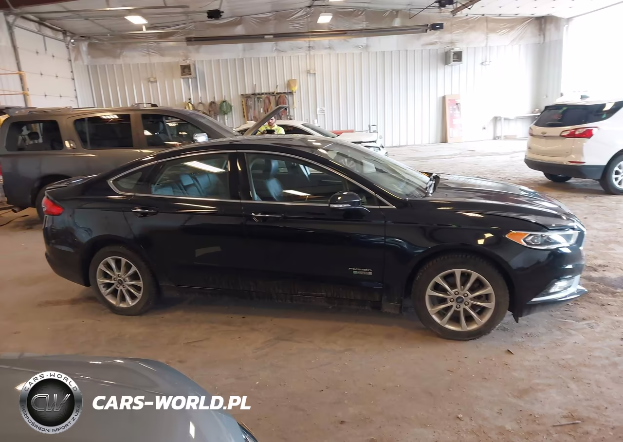 2018 Ford Fusion Energi Titanium VIN:3FA6P0SU0JR259911 - 13