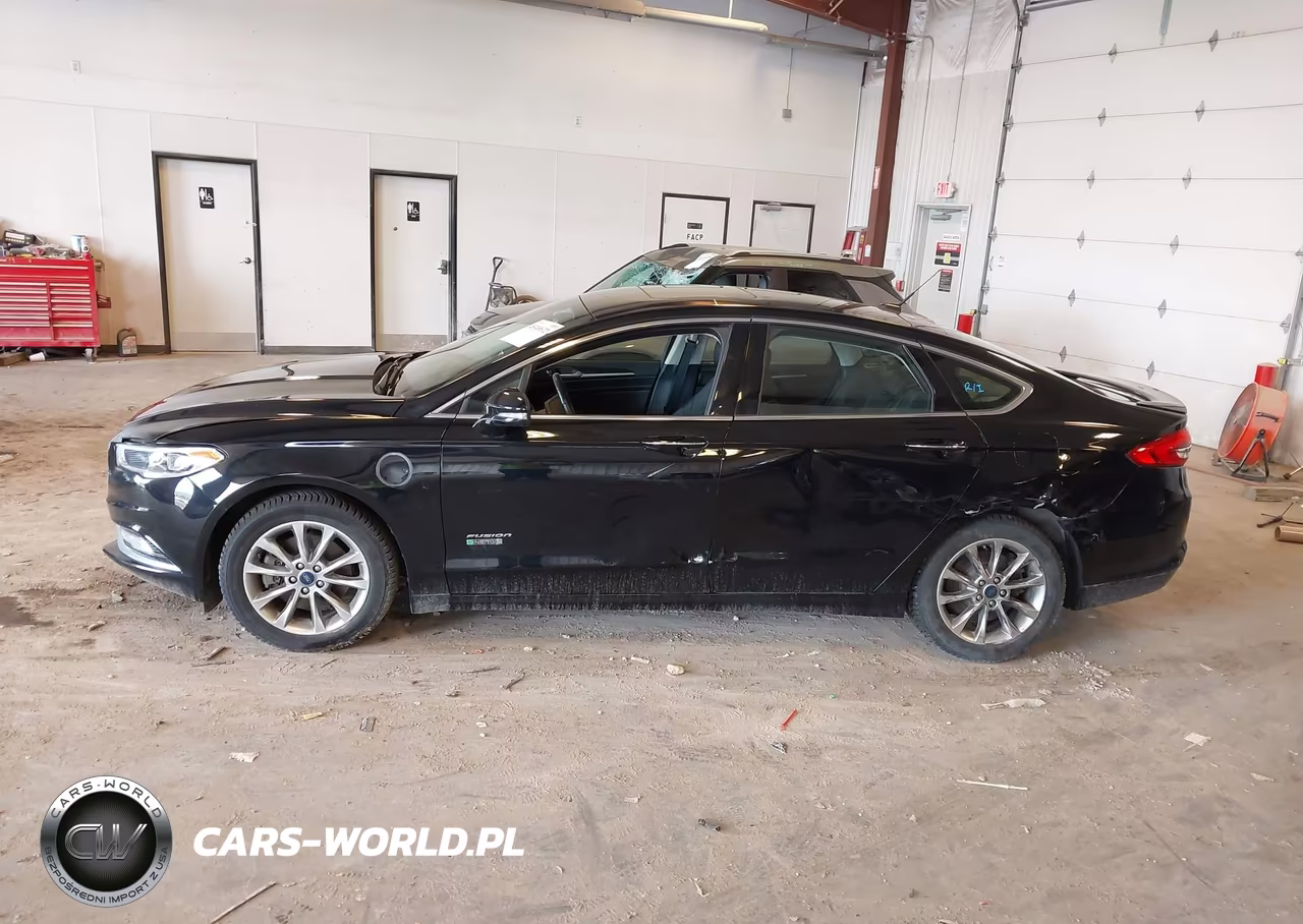 2018 Ford Fusion Energi Titanium VIN:3FA6P0SU0JR259911 - 14