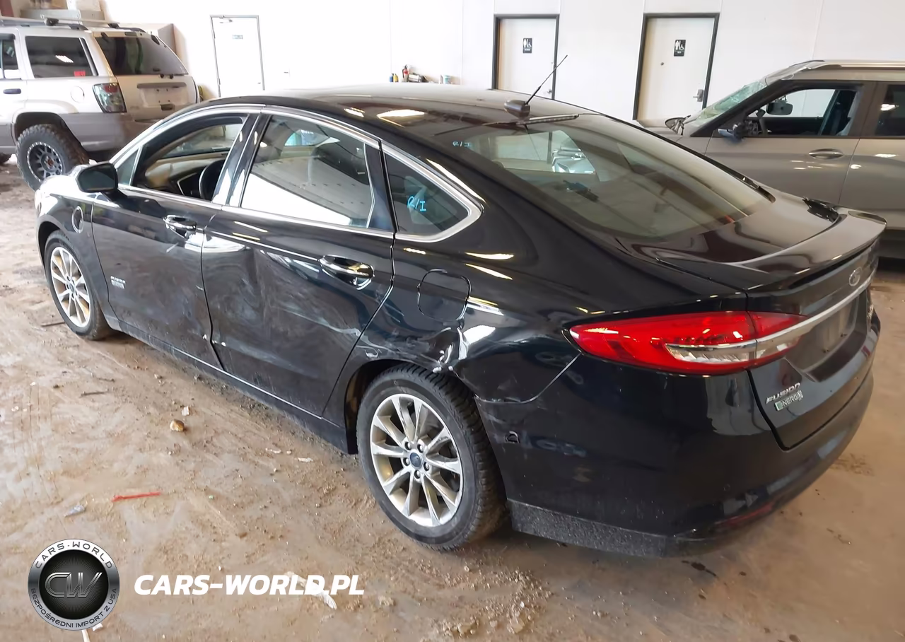 2018 Ford Fusion Energi Titanium VIN:3FA6P0SU0JR259911 - 3