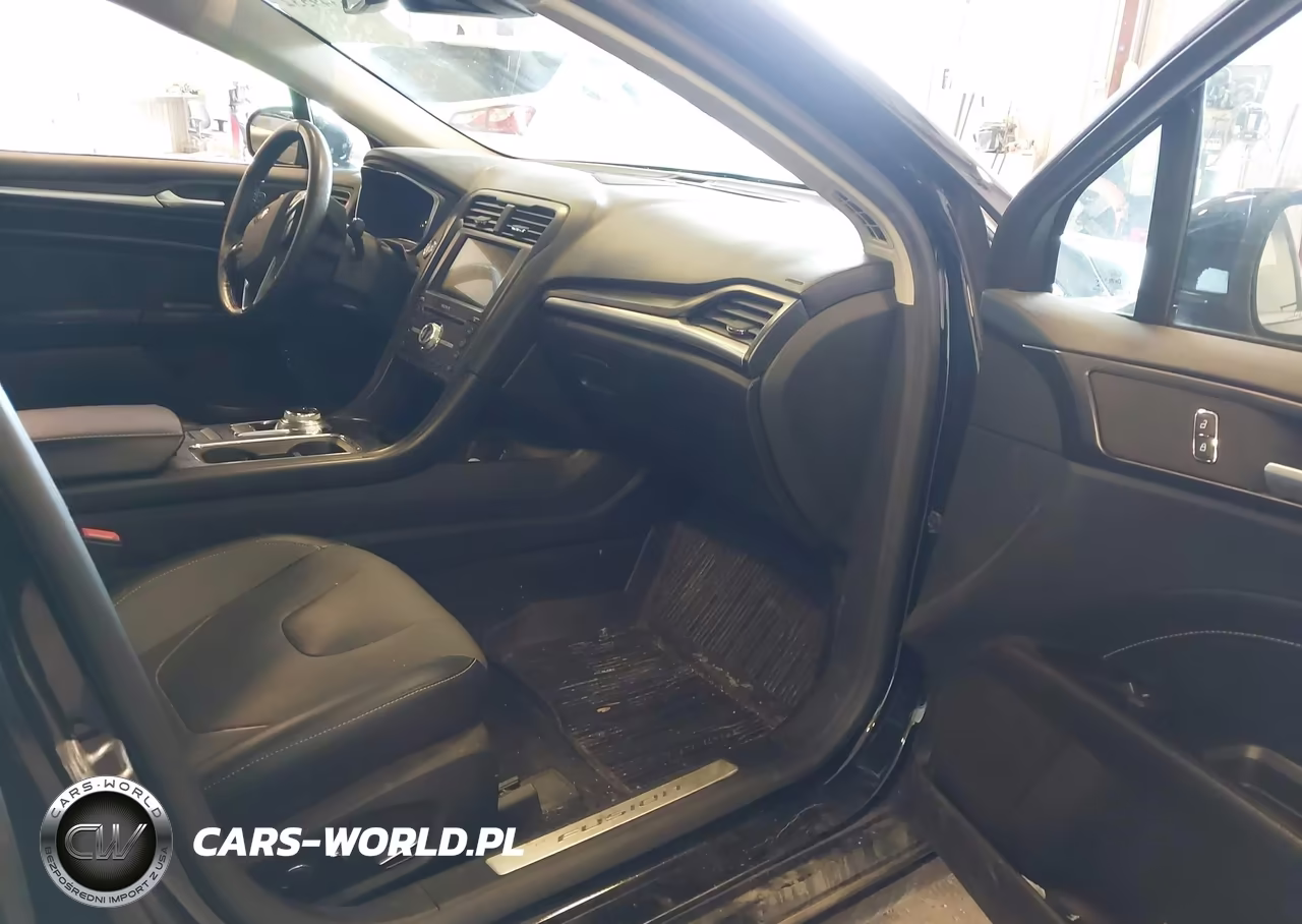 2018 Ford Fusion Energi Titanium VIN:3FA6P0SU0JR259911 - 5