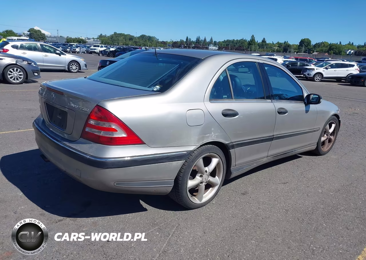 2005 Mercedes-Benz C 230 Kompressor Sport VIN:WDBRF40J55F551310 - 4