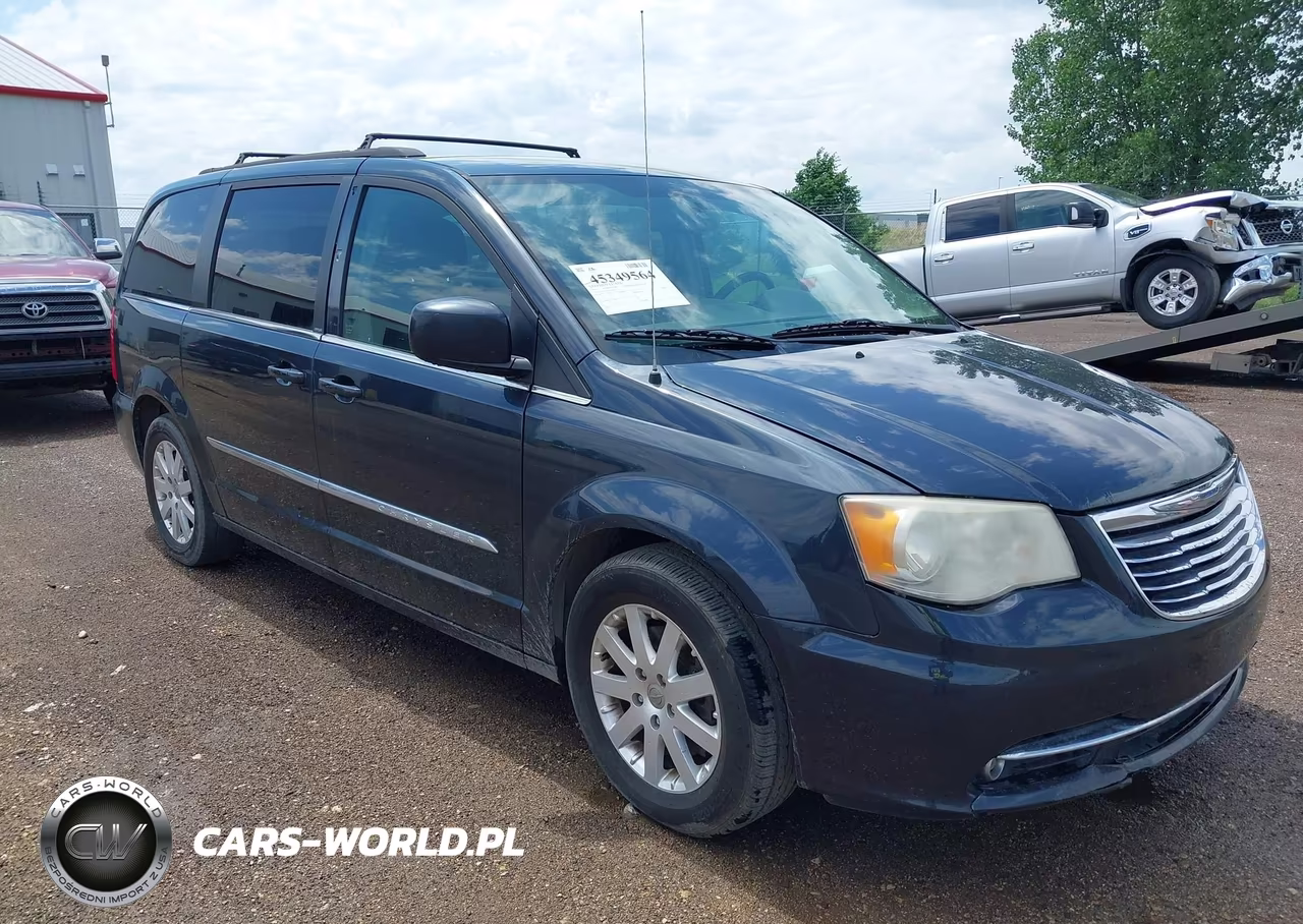 2013 Chrysler Town & Country Touring – zdjęcie 1 z 11