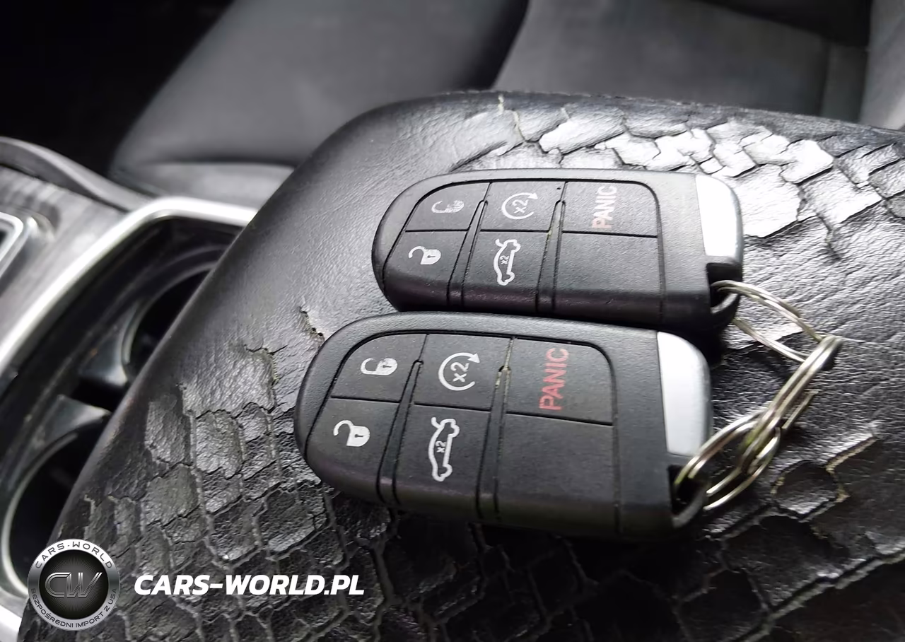 2018 Chrysler 300 Touring VIN:2C3CCAAG2JH275294 - 11