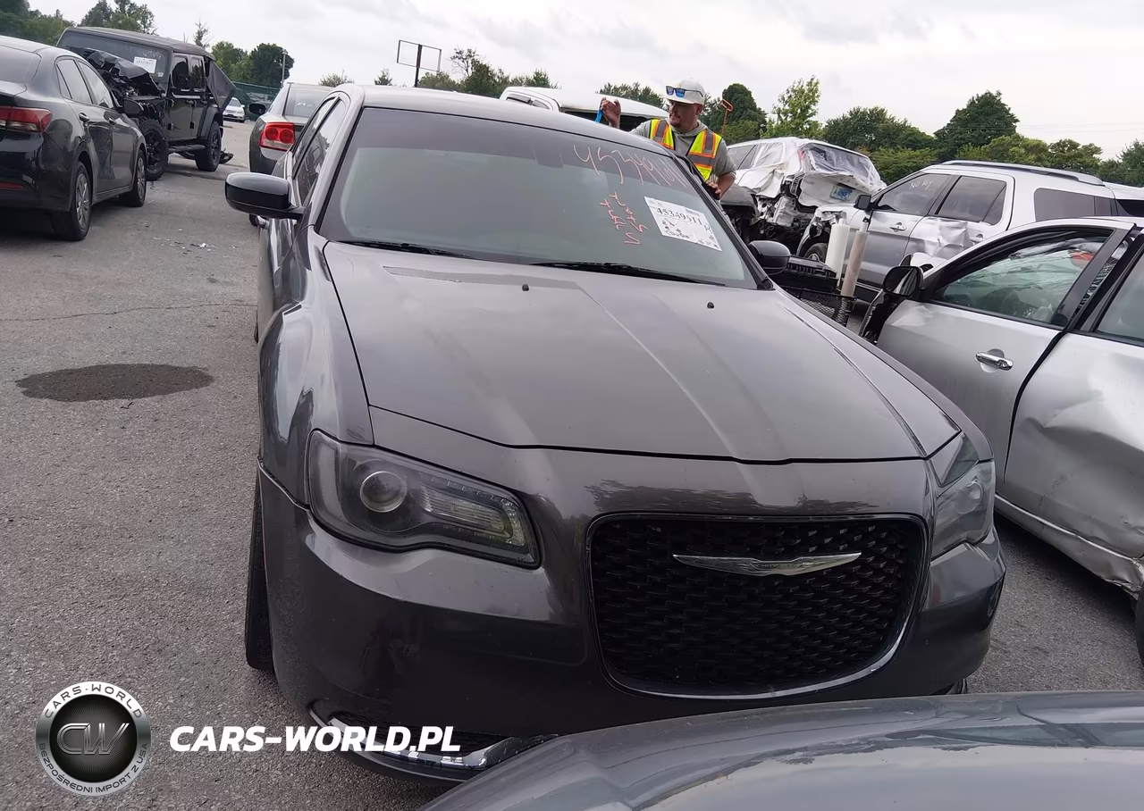 2018 Chrysler 300 Touring VIN:2C3CCAAG2JH275294 - 12