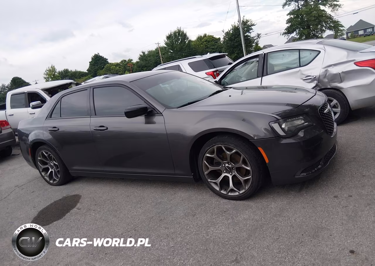 2018 Chrysler 300 Touring VIN:2C3CCAAG2JH275294 - 13