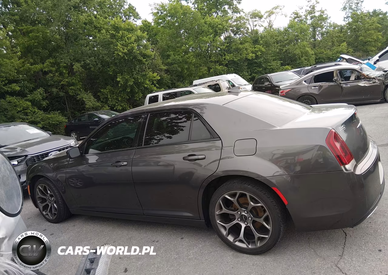 2018 Chrysler 300 Touring VIN:2C3CCAAG2JH275294 - 14