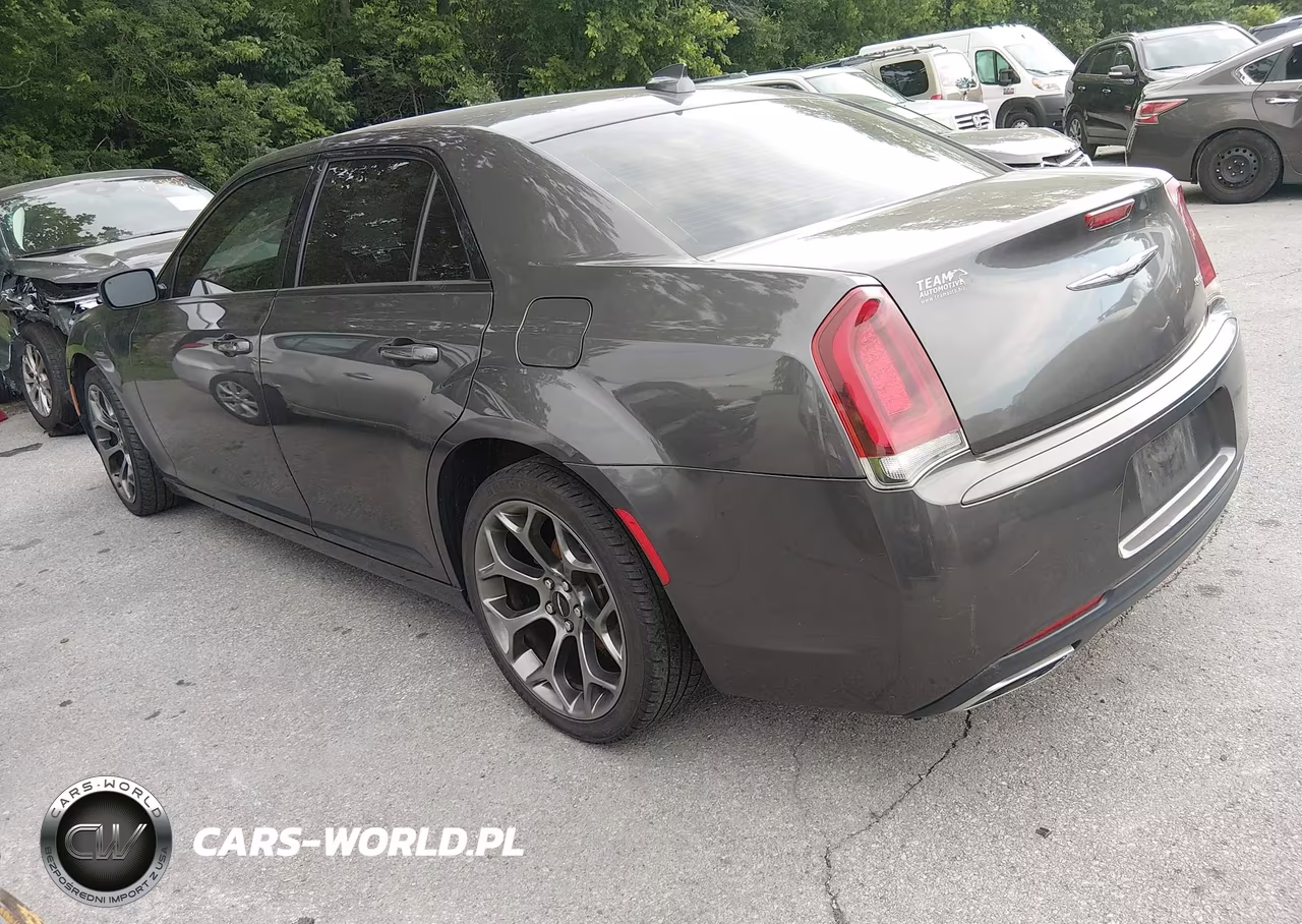 2018 Chrysler 300 Touring VIN:2C3CCAAG2JH275294 - 3
