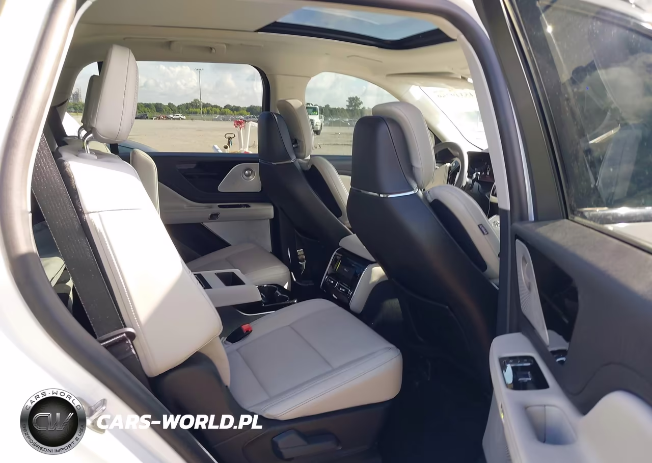 2026 Lincoln Aviator Reserve VIN:5LM5J7XC2TGL12434 - 8