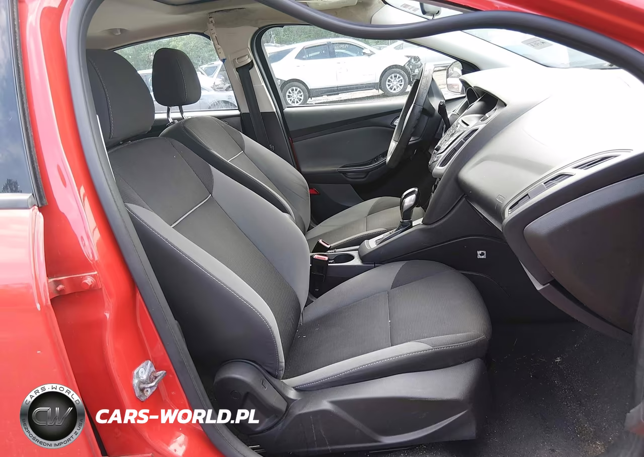 2014 Ford Focus Se VIN:1FADP3K26EL302000 - 5