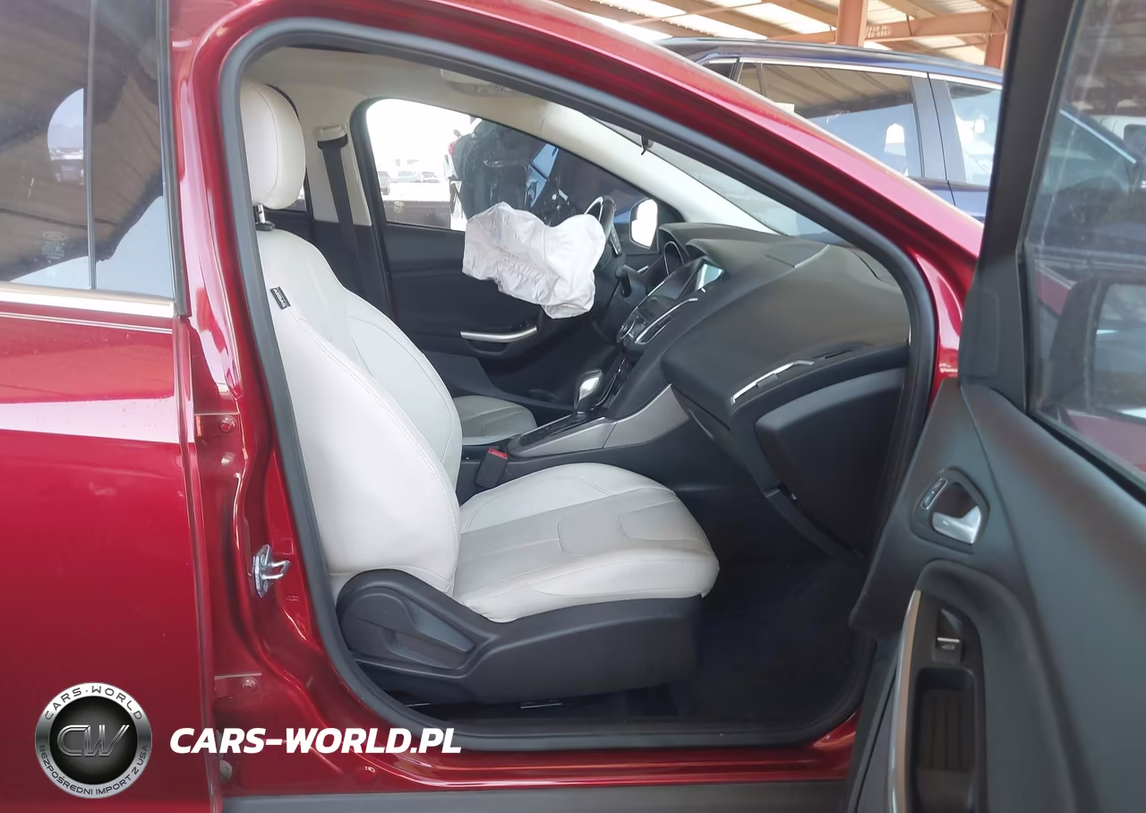 2017 Ford Focus Titanium VIN:1FADP3J25HL255113 - 5
