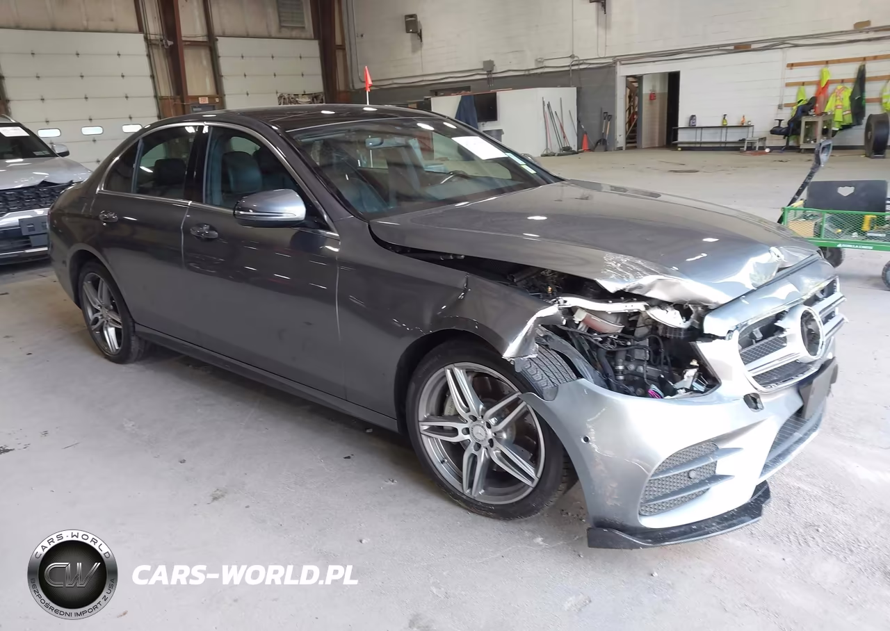2018 Mercedes-Benz E 300 4Matic – zdjęcie 1 z 16