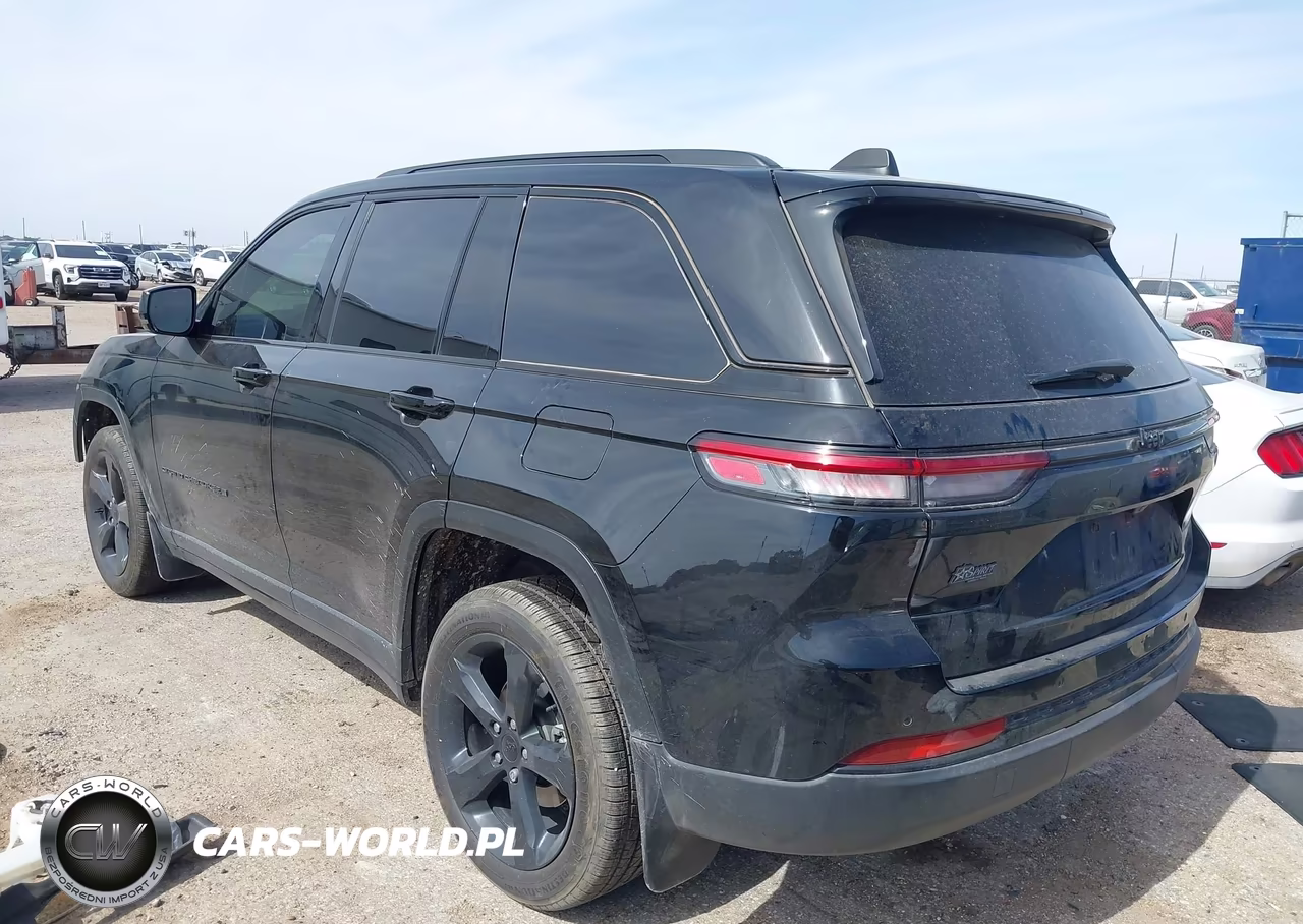 2024 Jeep Grand Cherokee Altitude 4X2 VIN:1C4RJGAG3RC181034 - 3