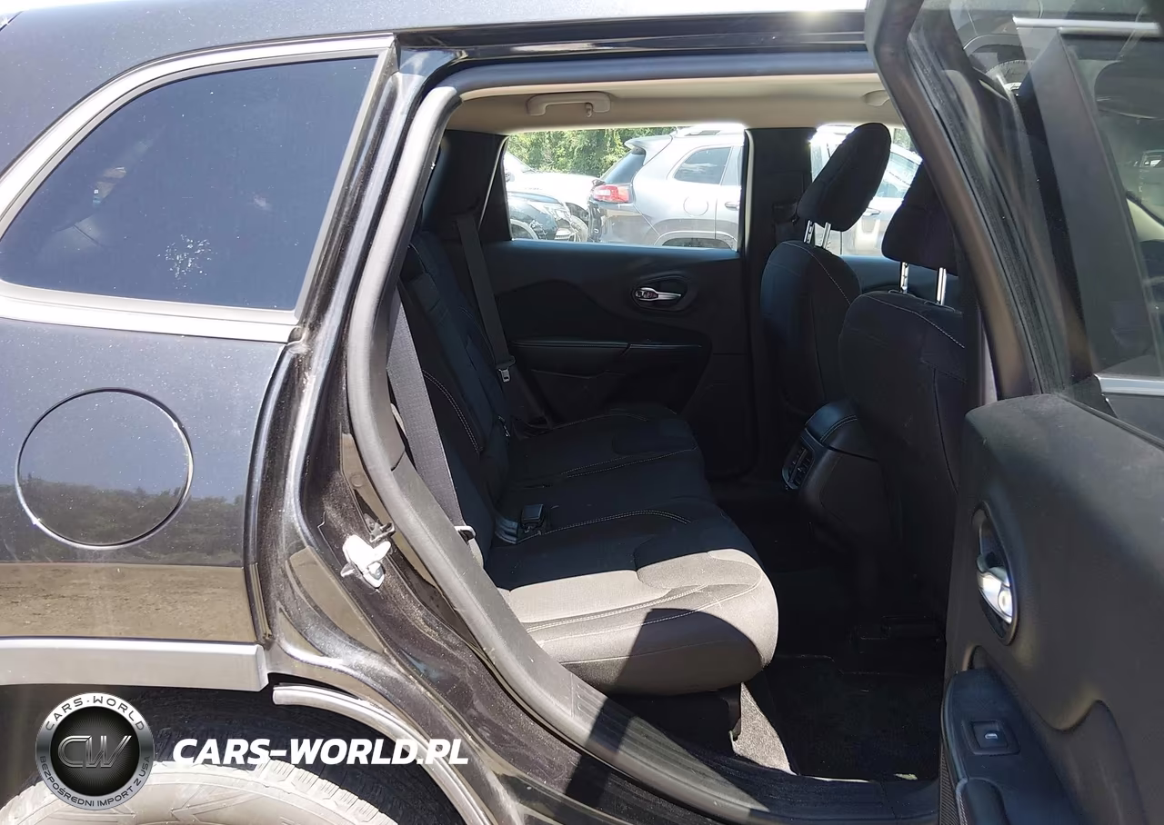 2015 Jeep Cherokee Latitude VIN:1C4PJMCB3FW788407 - 8