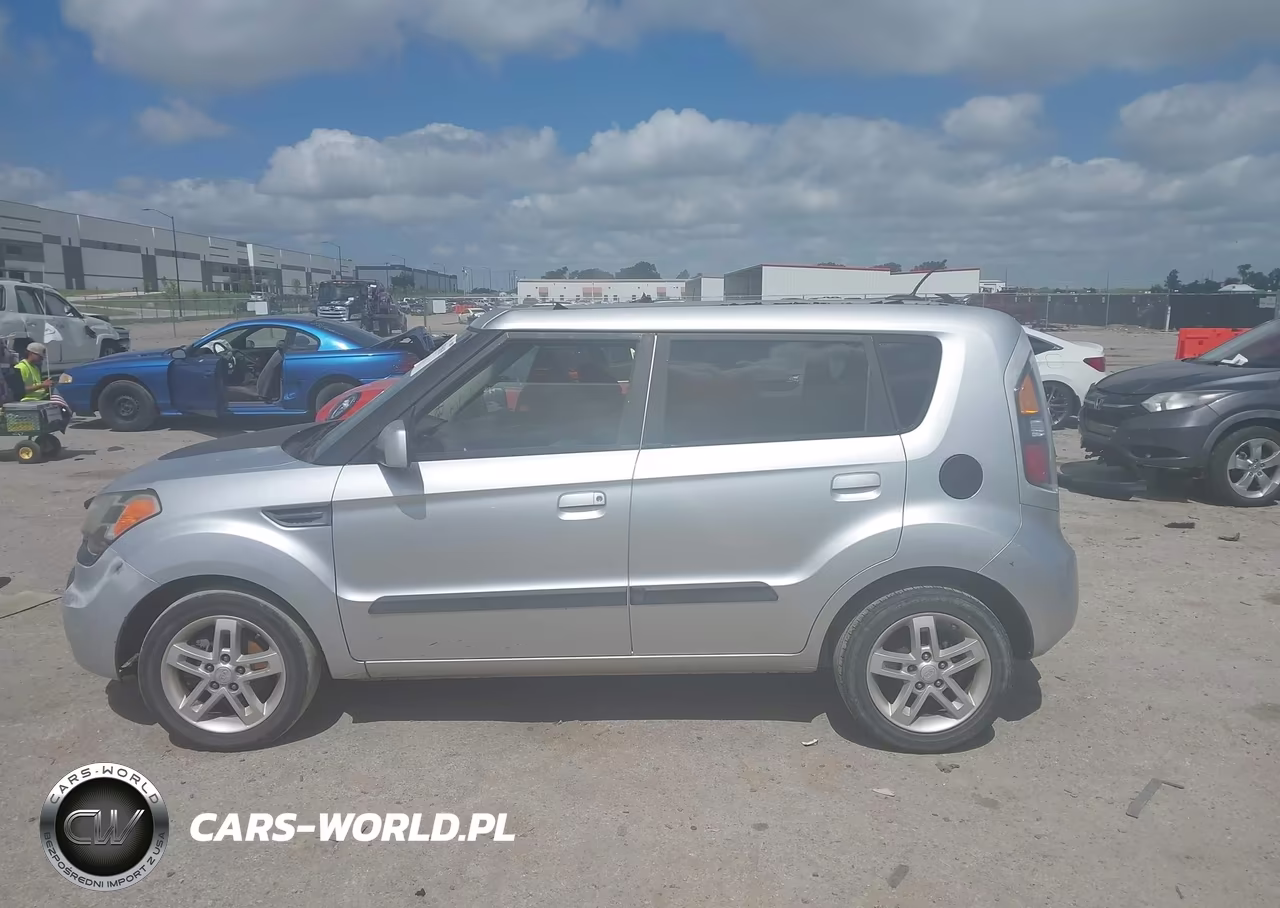 2010 Kia Soul + VIN:KNDJT2A20A7051403 - 8