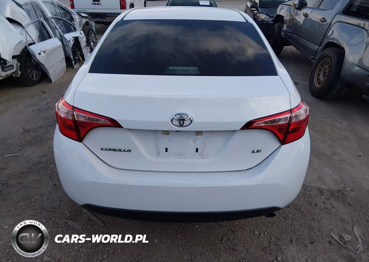 2018 Toyota Corolla Le VIN:5YFBURHE7JP823937 - 16
