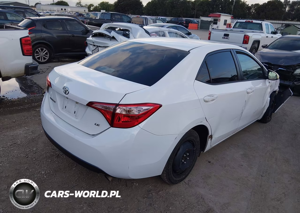 2018 Toyota Corolla Le VIN:5YFBURHE7JP823937 - 4