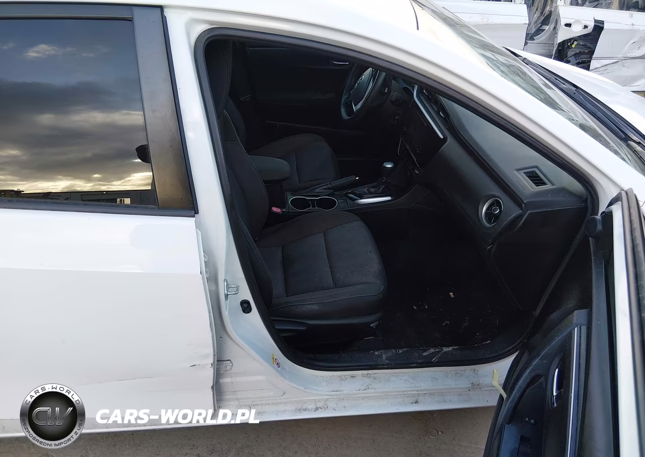 2018 Toyota Corolla Le VIN:5YFBURHE7JP823937 - 5