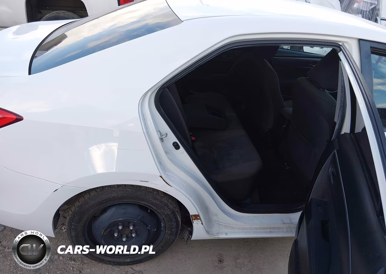 2018 Toyota Corolla Le VIN:5YFBURHE7JP823937 - 8