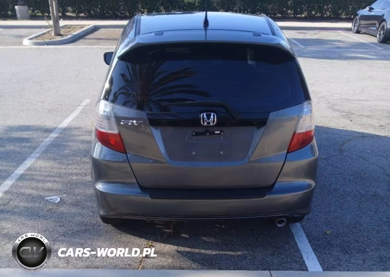 2012 Honda Fit Sport VIN:JHMGE8H58CC042044 - 12