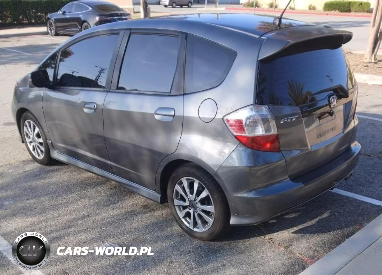 2012 Honda Fit Sport VIN:JHMGE8H58CC042044 - 3