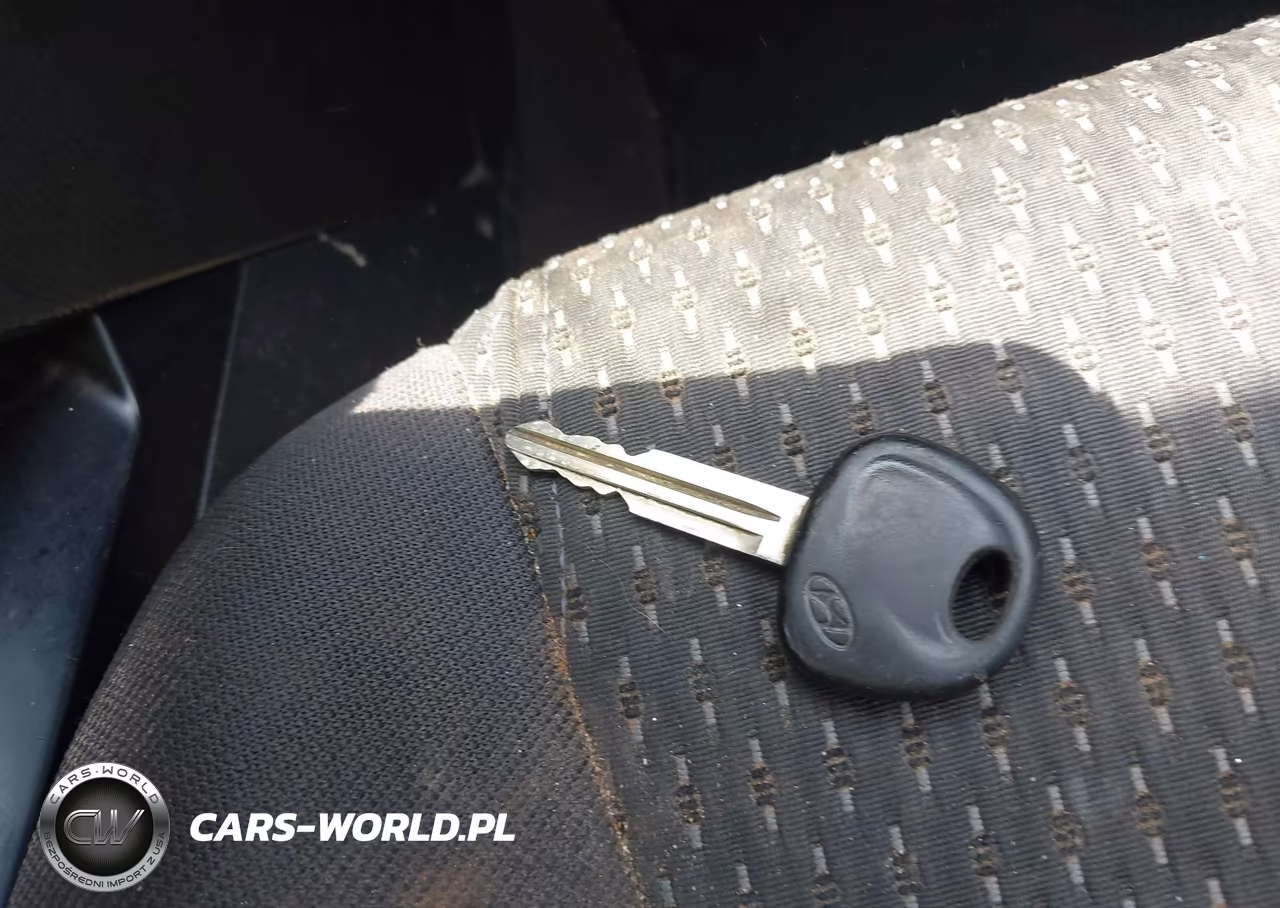 2008 Hyundai Tiburon Gs VIN:KMHHM66D28U266849 - 11