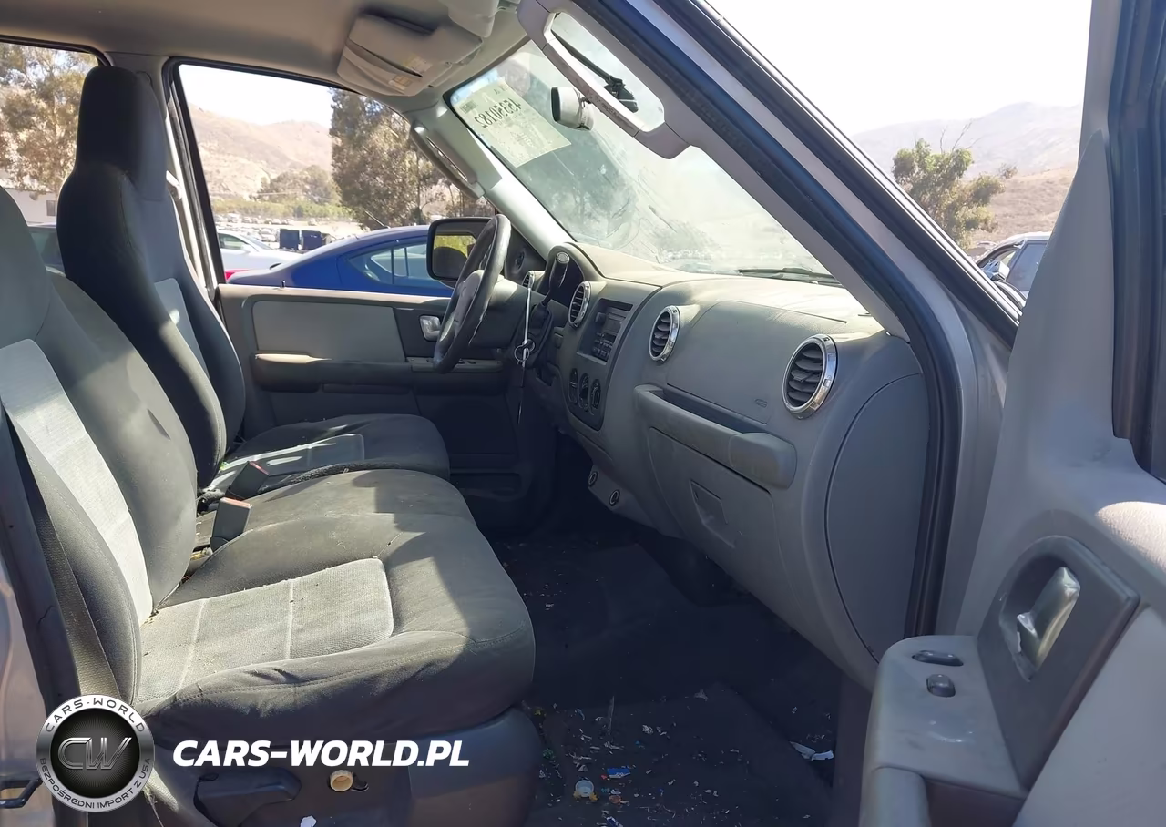 2004 Ford Expedition Xls VIN:1FMRU13W44LA84986 - 5