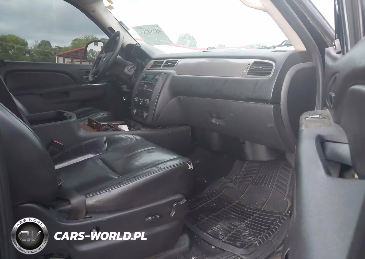 2010 Chevrolet Tahoe Special Services VIN:1GNUKAE04AR265308 - 5