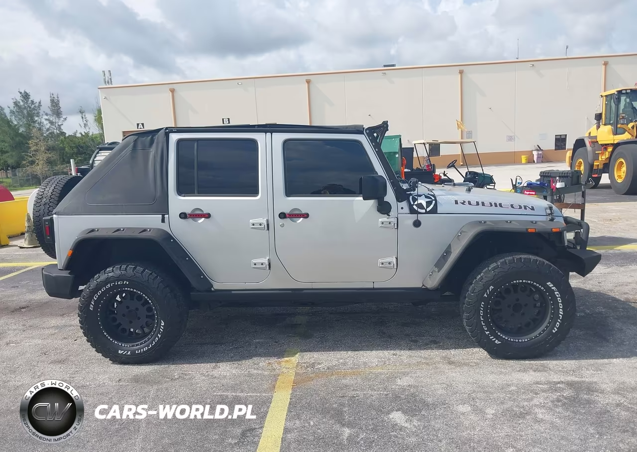 2010 Jeep Wrangler Unlimited Rubicon VIN:1J4HA6H13AL115489 - 13