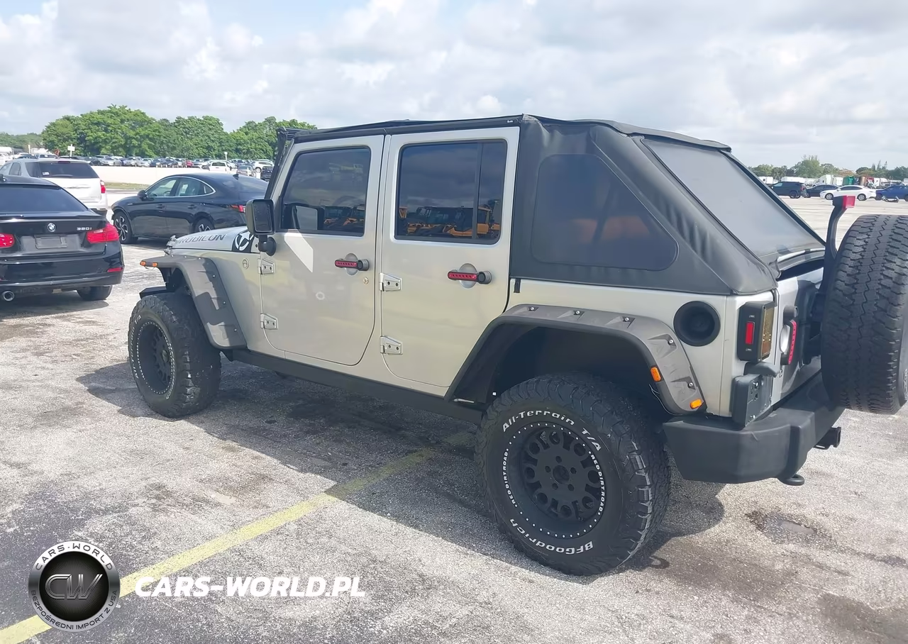 2010 Jeep Wrangler Unlimited Rubicon VIN:1J4HA6H13AL115489 - 3