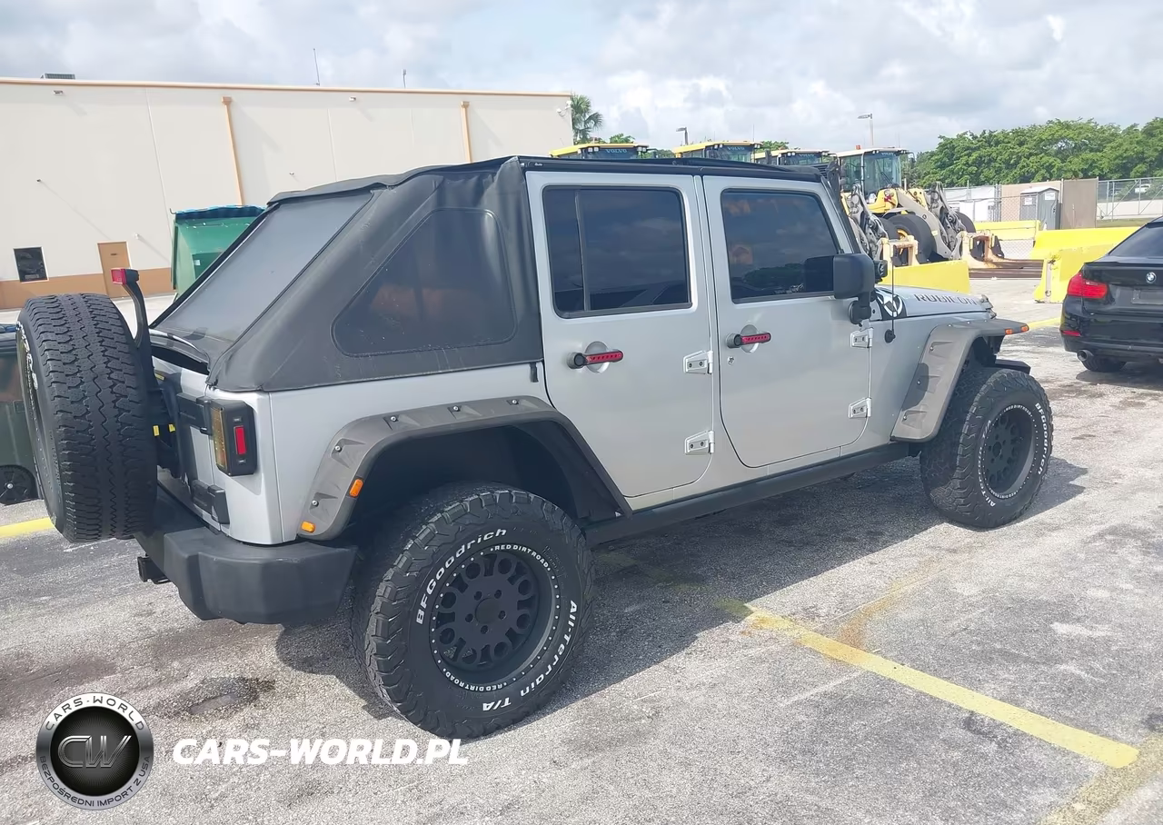 2010 Jeep Wrangler Unlimited Rubicon VIN:1J4HA6H13AL115489 - 4