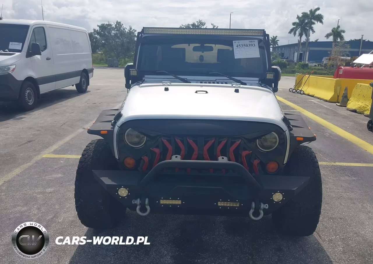 2010 Jeep Wrangler Unlimited Rubicon VIN:1J4HA6H13AL115489 - 6