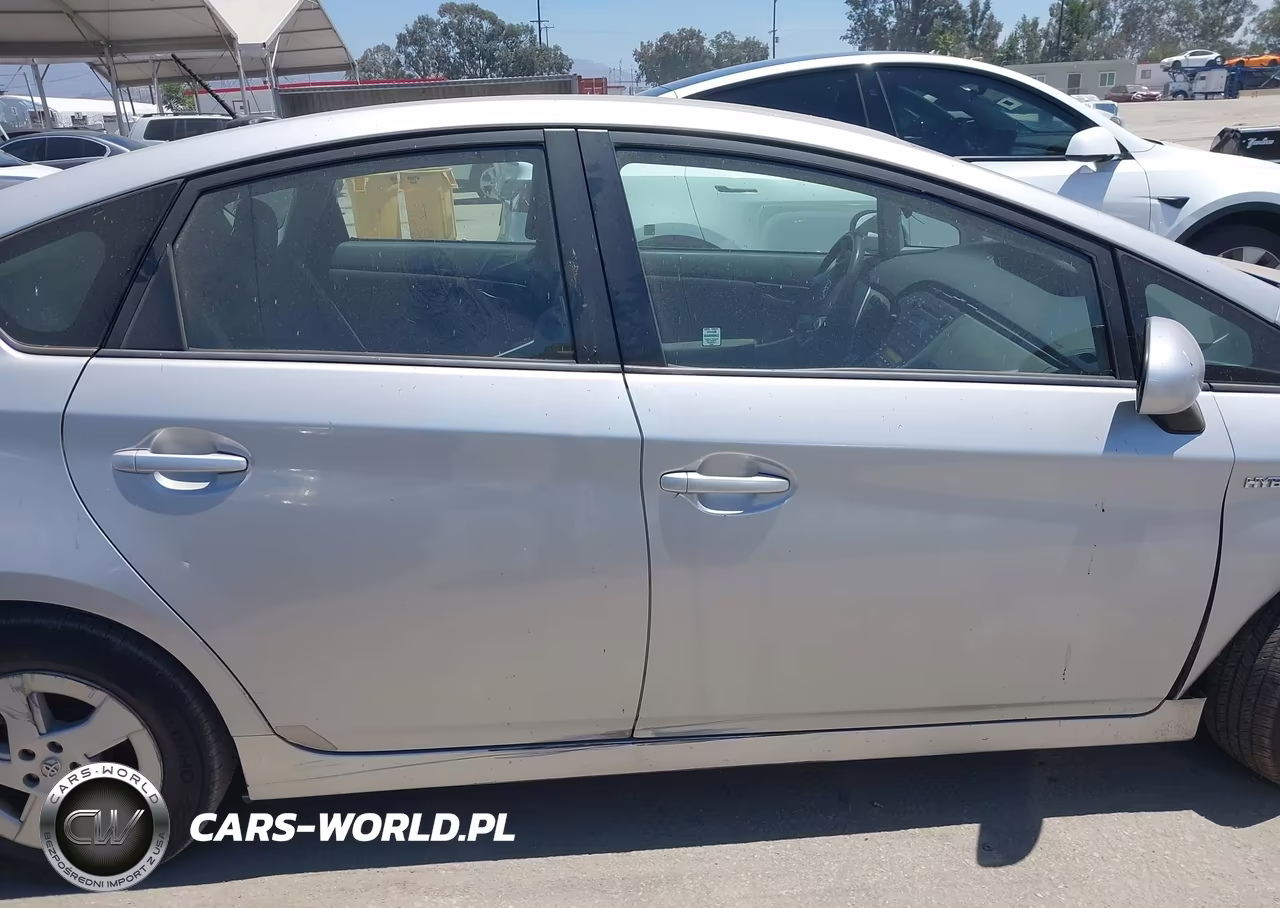 2011 Toyota Prius Two VIN:JTDKN3DU8B0265745 - 13
