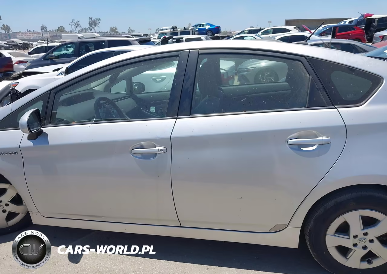 2011 Toyota Prius Two VIN:JTDKN3DU8B0265745 - 14