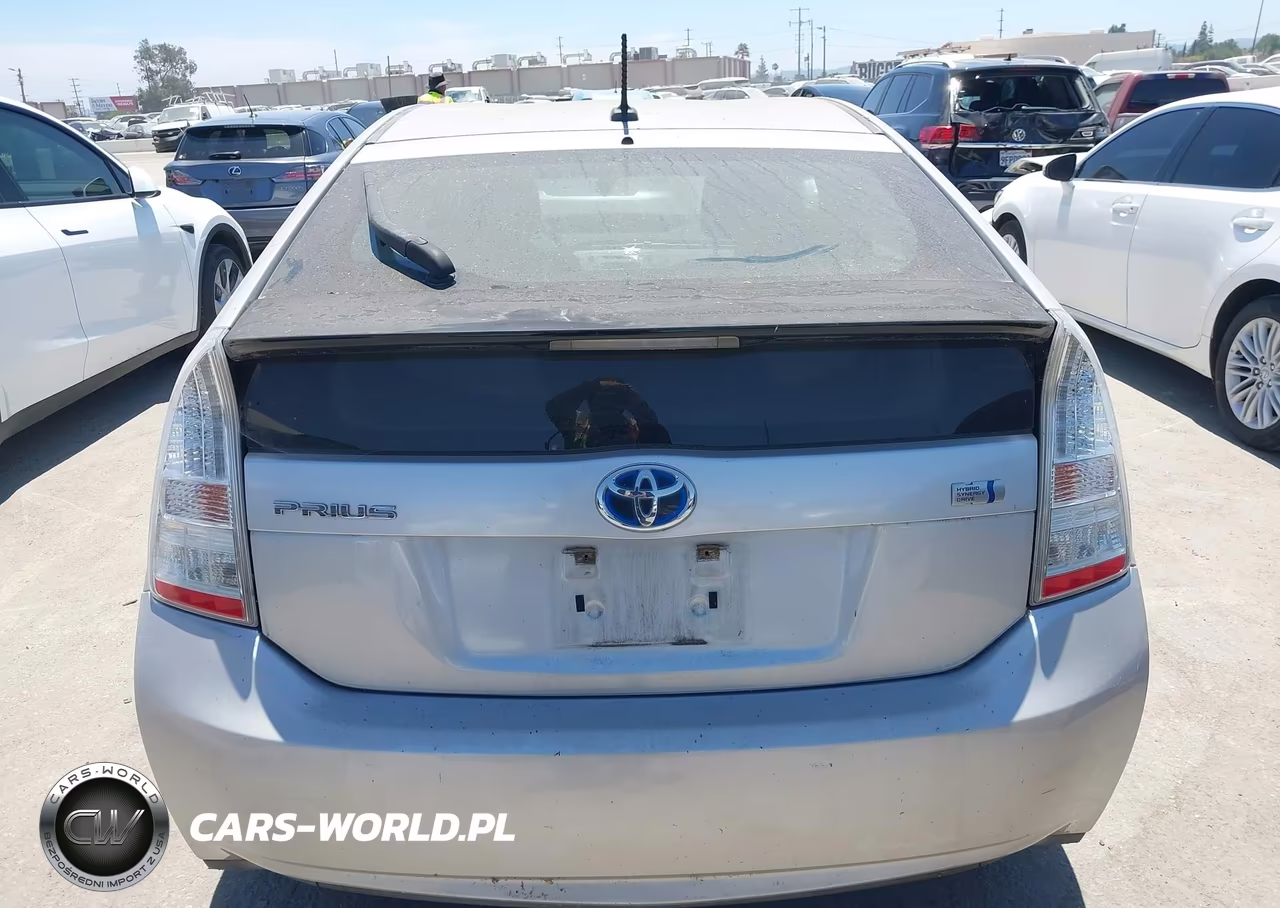 2011 Toyota Prius Two VIN:JTDKN3DU8B0265745 - 16
