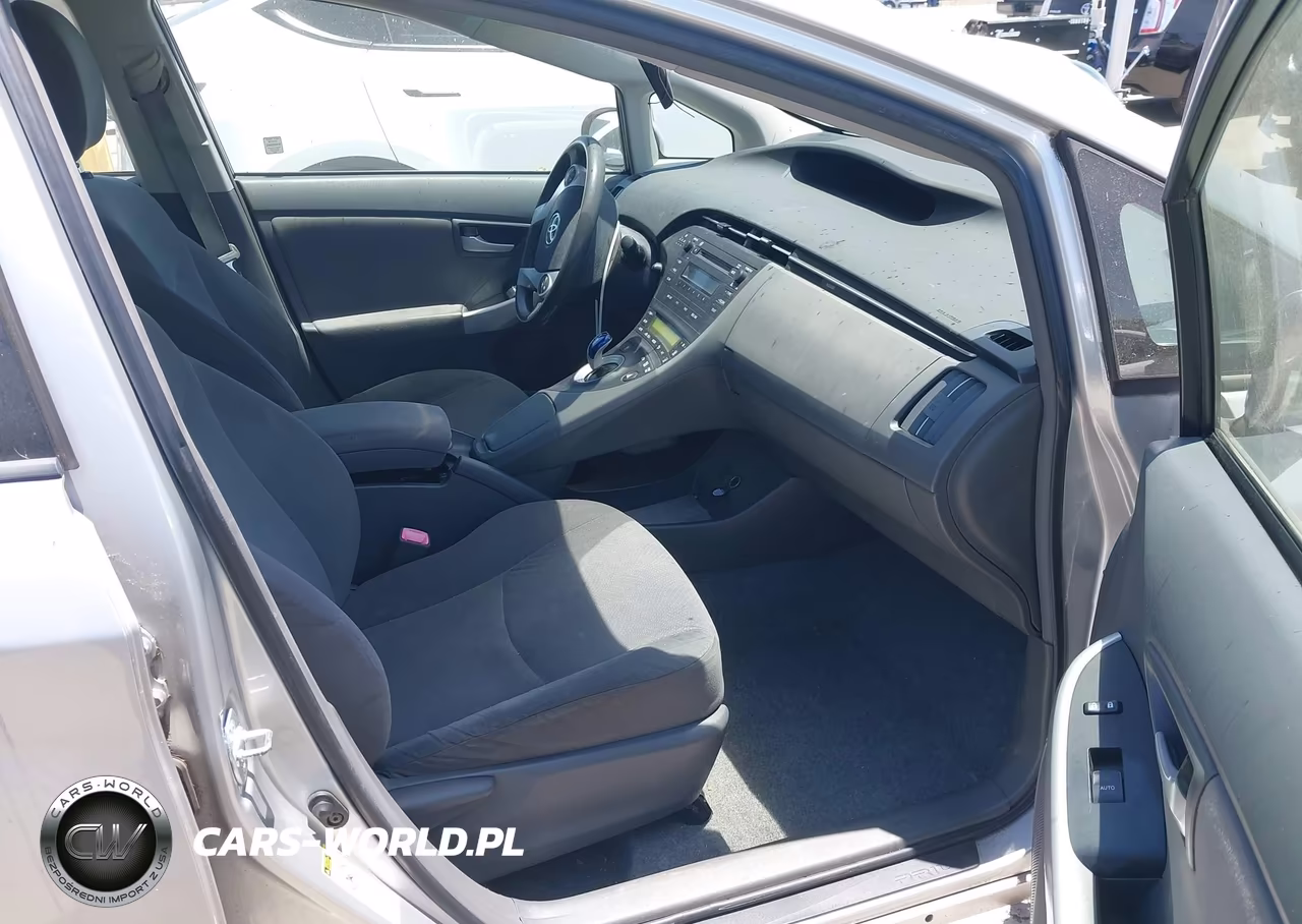 2011 Toyota Prius Two VIN:JTDKN3DU8B0265745 - 5