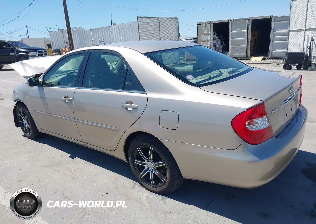 2002 Toyota Camry Xle VIN:JTDBF30K520067111 - 3