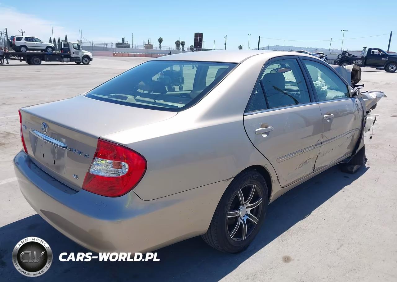 2002 Toyota Camry Xle VIN:JTDBF30K520067111 - 4