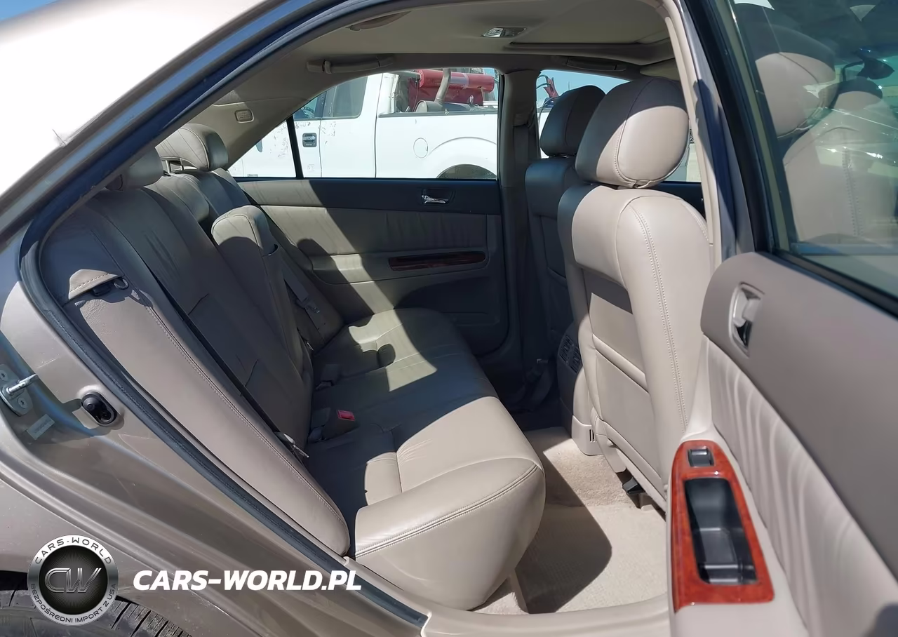 2002 Toyota Camry Xle VIN:JTDBF30K520067111 - 8