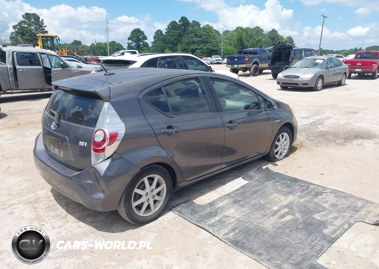 2012 Toyota Prius C Three VIN:JTDKDTB30C1524771 - 4