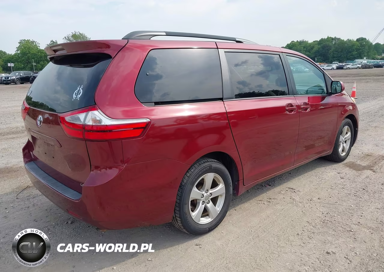 2017 Toyota Sienna Le 8 Passenger VIN:5TDKZ3DC9HS876692 - 4