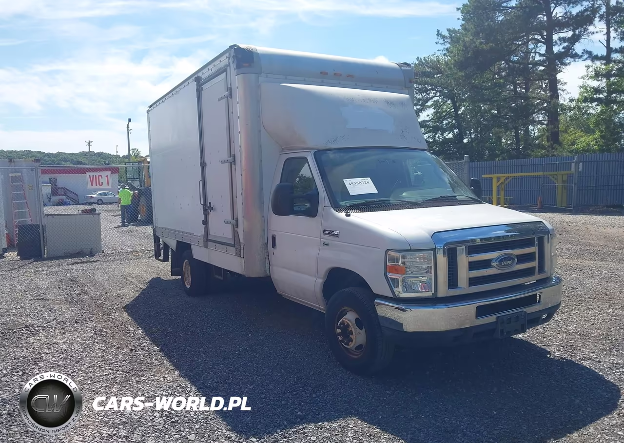 2013 Ford E-350 Cutaway