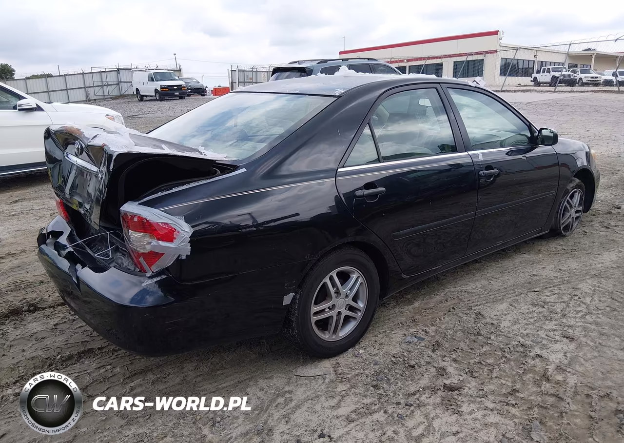 2002 Toyota Camry Le VIN:4T1BE32K42U621713 - 4